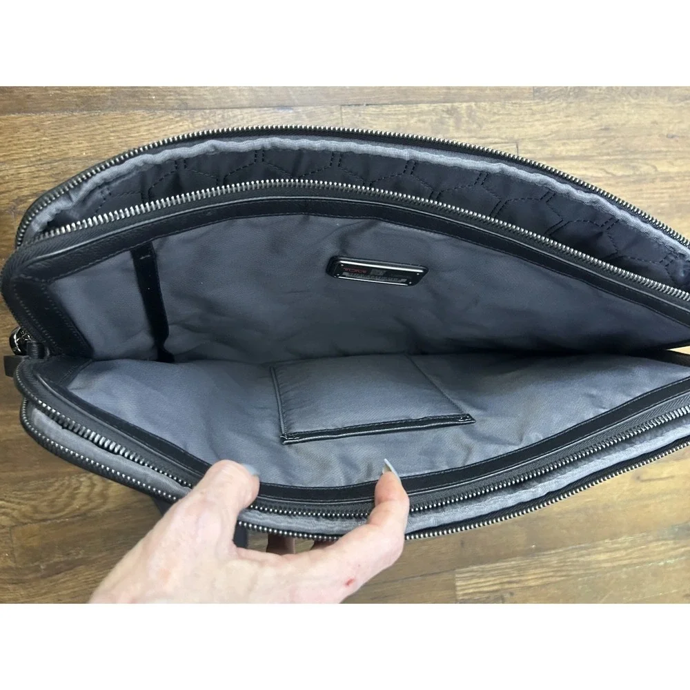 Tumi Harrison Seneca Slim Black Leather 15